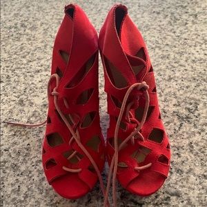 Red wedge heels 🌹